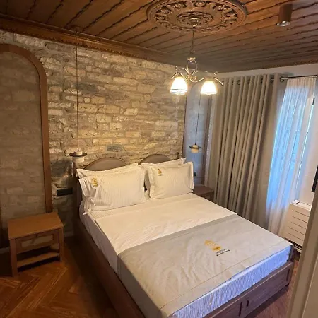 Nostalgia Boutique *