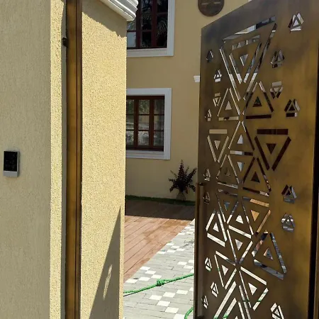 Nostalgia Boutique *