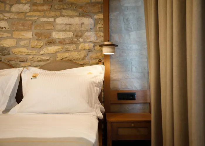 Nostalgia Boutique *